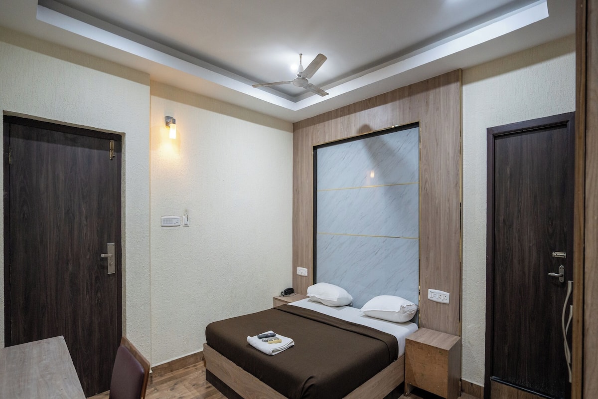 Comfort Room | Peralatan tempat tidur hipoalergenik, meja, Wi-fi percuma, cadar katil 