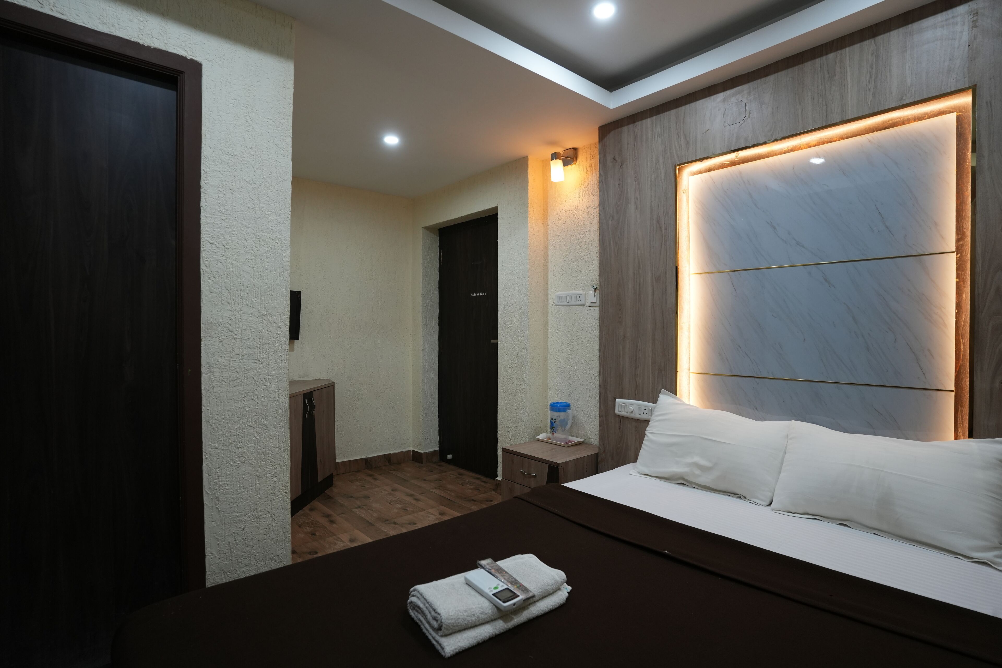 Deluxe Room | Hypo-allergenic bedding, desk, free WiFi, bed sheets