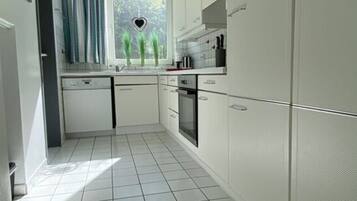 House | Private kitchen | Oven, electric kettle, toaster