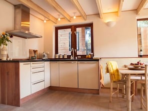 Leilighet | Eget kjøkken | Ovn, vannkoker, brødrister og kjøkkenutstyr