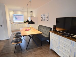 House | Private kitchen | Oven, electric kettle, toaster, highchair - Sonnenperle Modern Retreat (Langeoog)