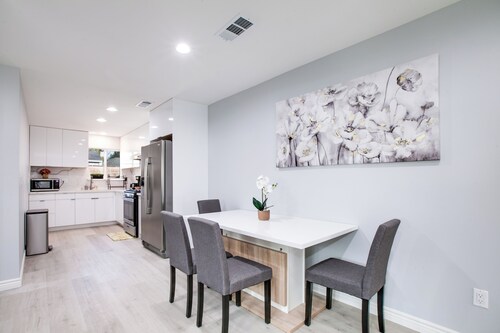 Brand New 2BR Home with Backyard Lounge & Free Parking