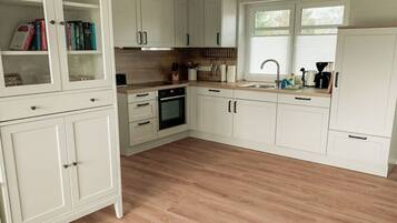 Ferienhaus | Eigene Küche | Ofen, Wasserkocher, Toaster