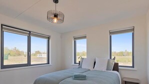 House | 3 bedrooms, individually furnished, bed sheets