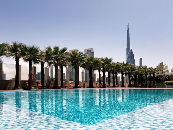 Pool - Luxe and Modern Duplex in DIFC (Dubai)