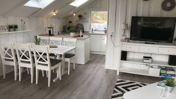 House | Private kitchen | Oven, electric kettle, toaster