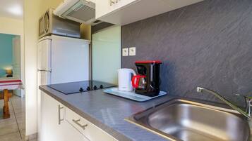 Fridge, microwave, toaster, cookware/dishes/utensils