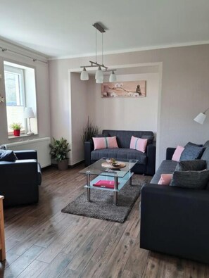 Living area - Holiday Apartment With a Terrace (Bremerhaven)