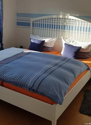 House | 2 bedrooms, individually furnished, iron/ironing board - Holiday Apartment With a Terrace (Bremerhaven)