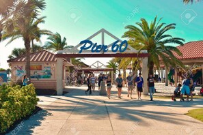 Room - 2 Bedroom Waterfront Pool Side! (Clearwater Beach)
