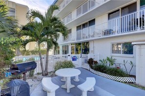 Apartment, Accessible - 2 Bedroom Waterfront Pool Side! (Clearwater Beach)