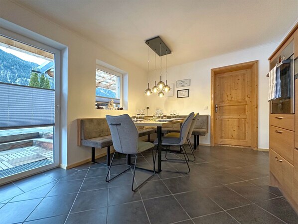 Apartment | Dining