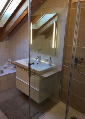 Apartment | Bathroom
