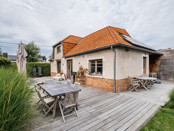 Outdoor dining - Doux Repos Villa With a View of the Dunes (Koksijde)