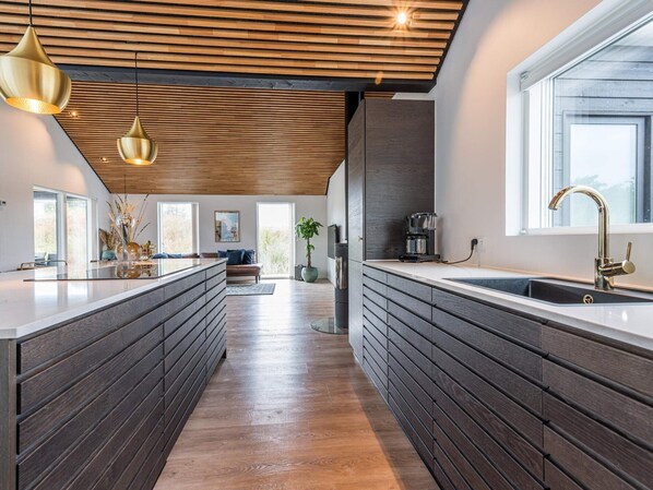 House | Private kitchen - 10 Person Holiday Home in Henne (Henne)
