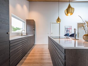 House | Private kitchen - 10 Person Holiday Home in Henne (Henne)