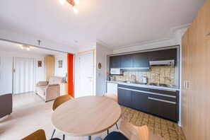 Apartment | Private kitchen | Electric kettle, toaster - Cozy Studio on the 5th Floor With Terrace (Middelkerke)