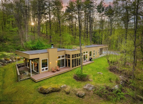 Forest Views, Enclosed Patio in Secluded Modern Home | Woodland Zen by AvantStay