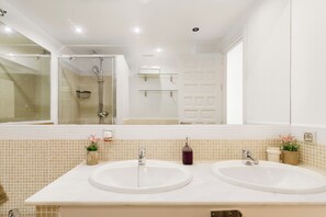 Hair dryer, bidet, towels, soap - Oasis de Relax en Jardines de Zahara - Zahara de los Atunes (AN)