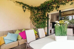 Outdoor dining - Oasis de Relax en Jardines de Zahara - Zahara de los Atunes (AN)