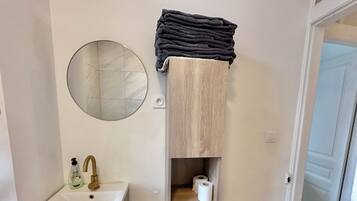 Dusch, hÄrtork, handdukar och schampo