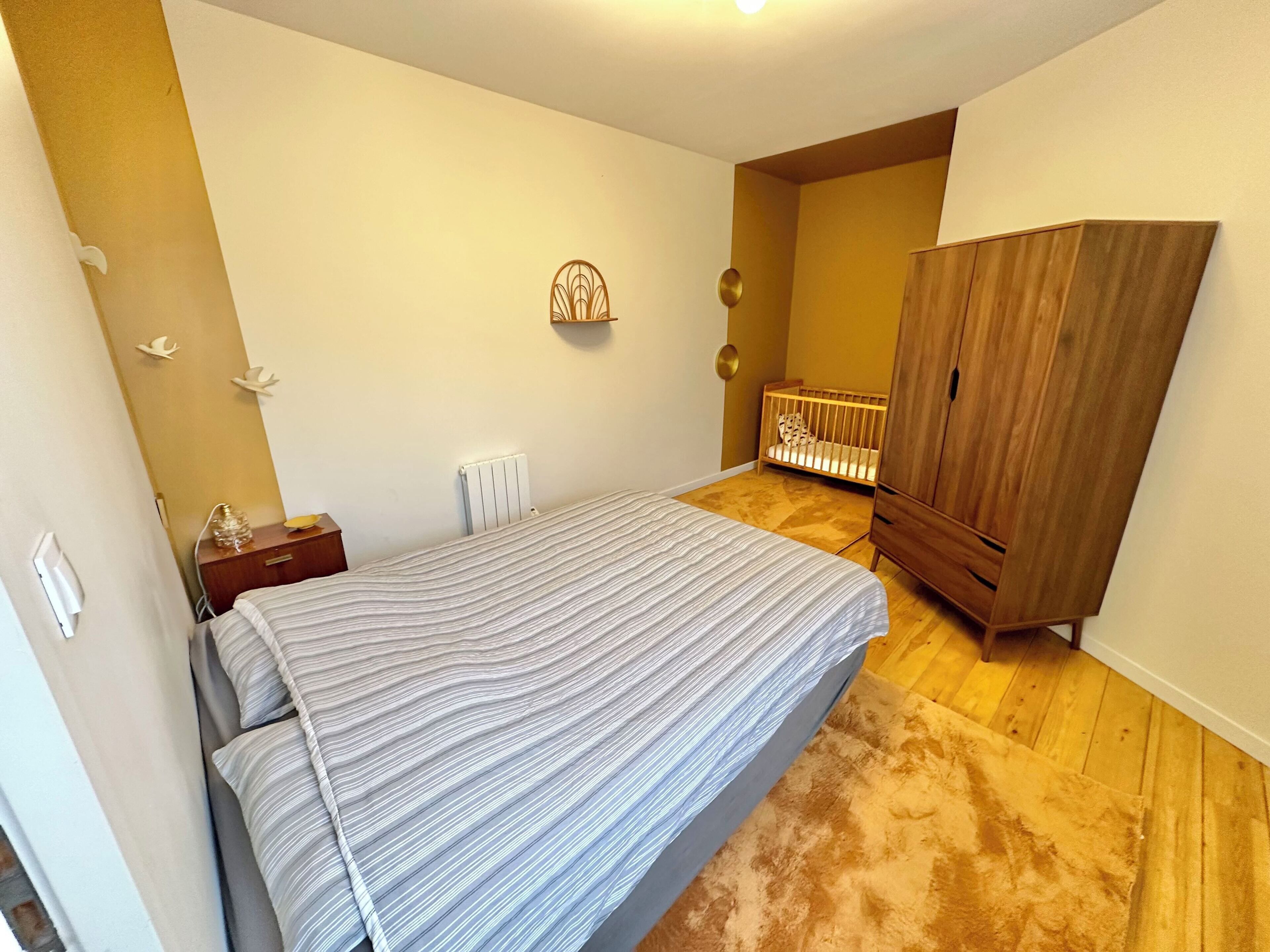 1 多间卧室、旅行婴儿床、免费 WiFi、床单