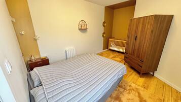 1 bedroom, travel crib, free WiFi, bed sheets