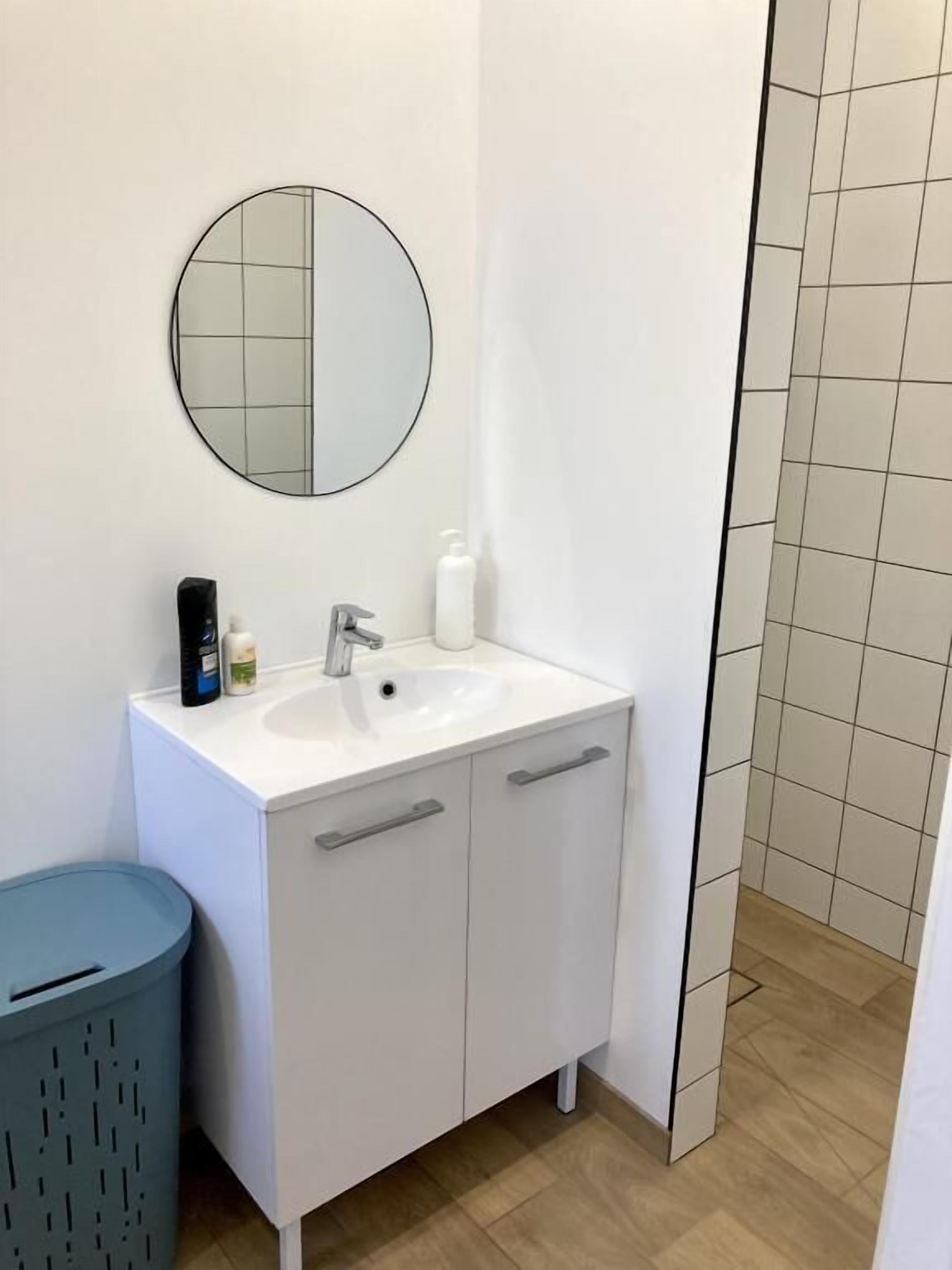 淋浴设施、吹风机、毛巾、肥皂