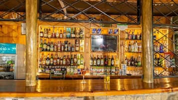 Bar (trong khuôn viên)