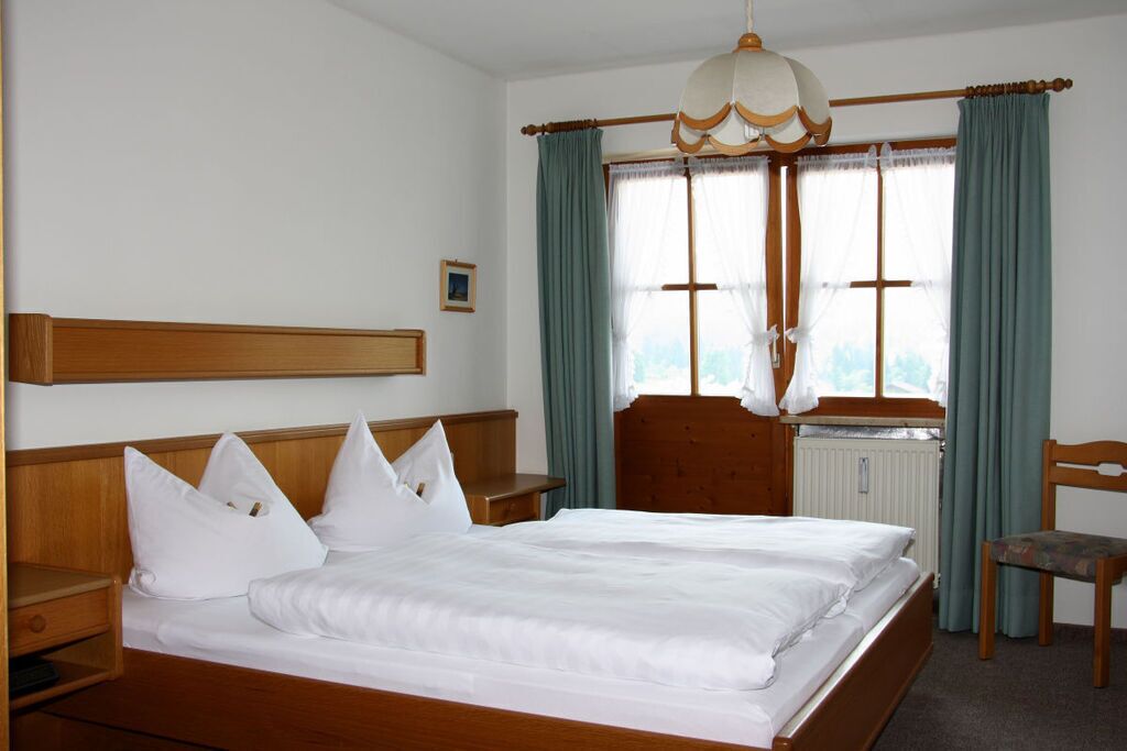 1 slaapkamer, een strijkplank/strijkijzer, gratis wifi, beddengoed