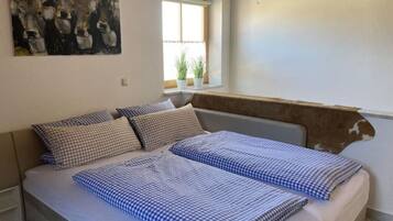 House | 1 bedroom, individually furnished, iron/ironing board