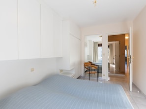 Departamento | 2 habitaciones y tabla de planchar con plancha 