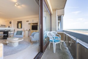 Apartment | Outdoor dining