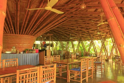 Hanchey Bamboo Resort 