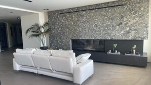 Living area - Villa in Patras With Pool Near Beach (Patras)