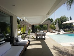 Villa | Alberca | Alberca techada y alberca al aire libre