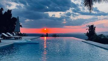 Villa | Pool | Indoor pool, outdoor pool