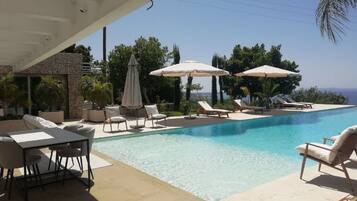 Villa | Pool | Indoor pool, outdoor pool
