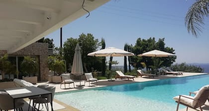 Villa in Patras With Pool Near Beach