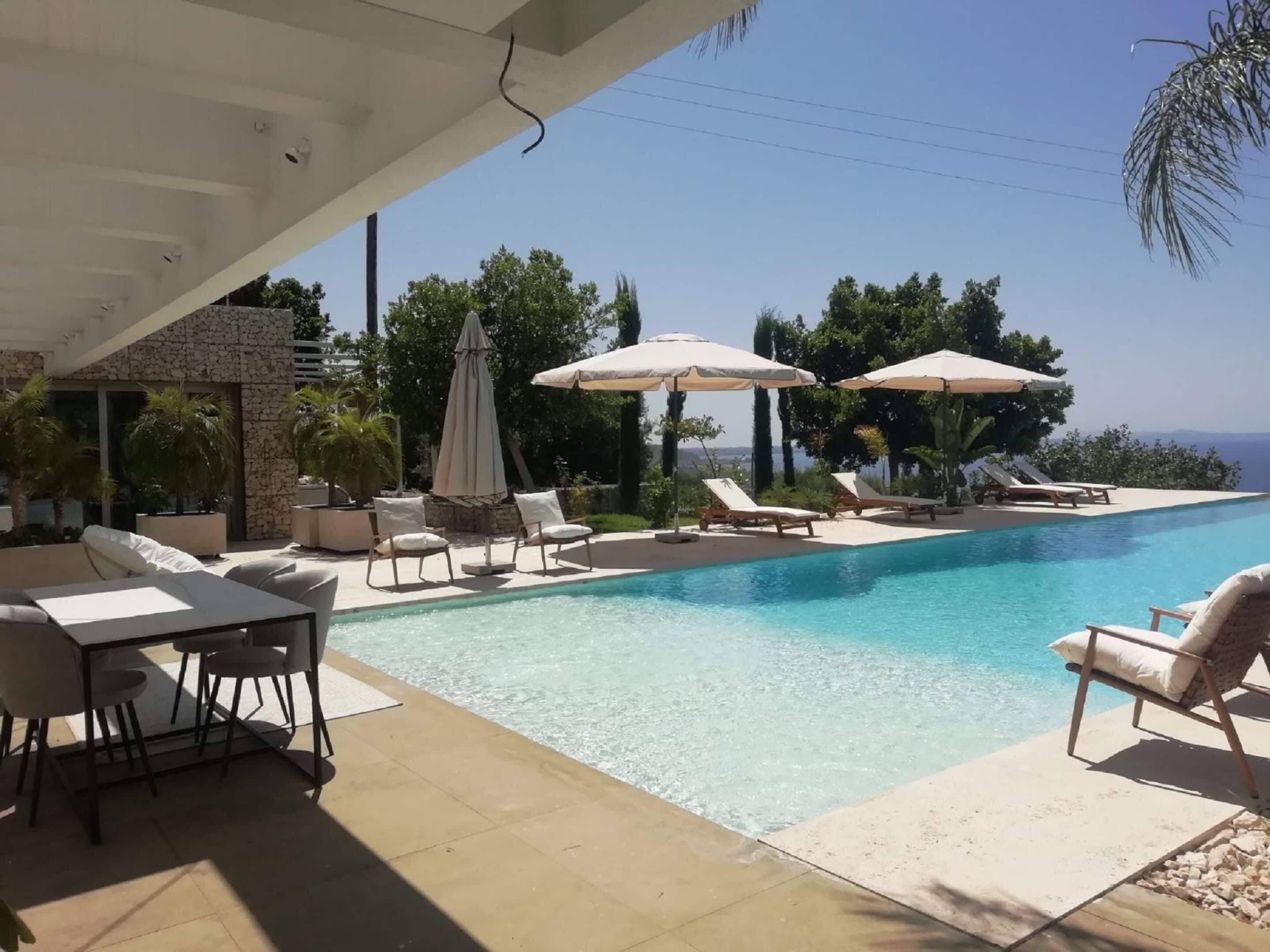 Villa | Pool | Indoor pool, outdoor pool