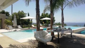 Vila | Kolam renang | Kolam renang indoor dan kolam renang outdoor