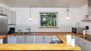 House | Private kitchen - 5 Person Holiday Home in Veslos (Vesløs)