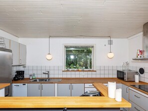 House | Private kitchen - 5 Person Holiday Home in Veslos (Vesløs)