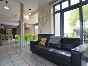 Biệt thự | Phòng khách | Đầu đĩa DVD