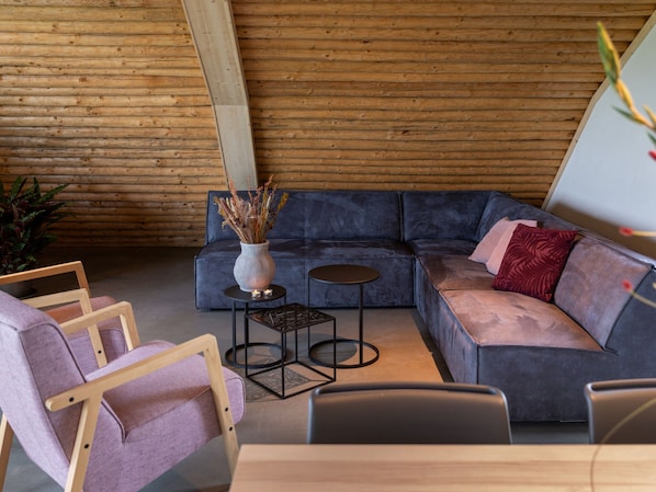 Bungalow | Living area - Peaceful Farmside Bungalow (Heeten)