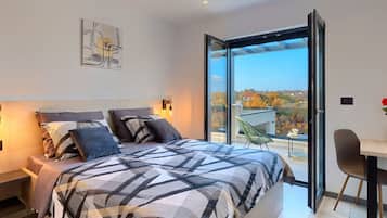 3 bedrooms, iron/ironing board, travel crib, free WiFi