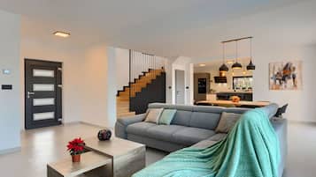 Smart TV, video games