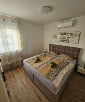 2 habitaciones, tabla de planchar con plancha, wifi y ropa de cama