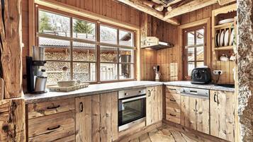 House | Private kitchen | Oven, electric kettle, toaster