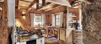 Felsenhutte Modern Retreat